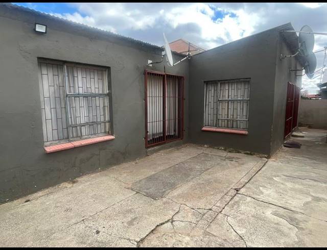 BUSINESS FOR SALE IN SPRINGS CENTRAL